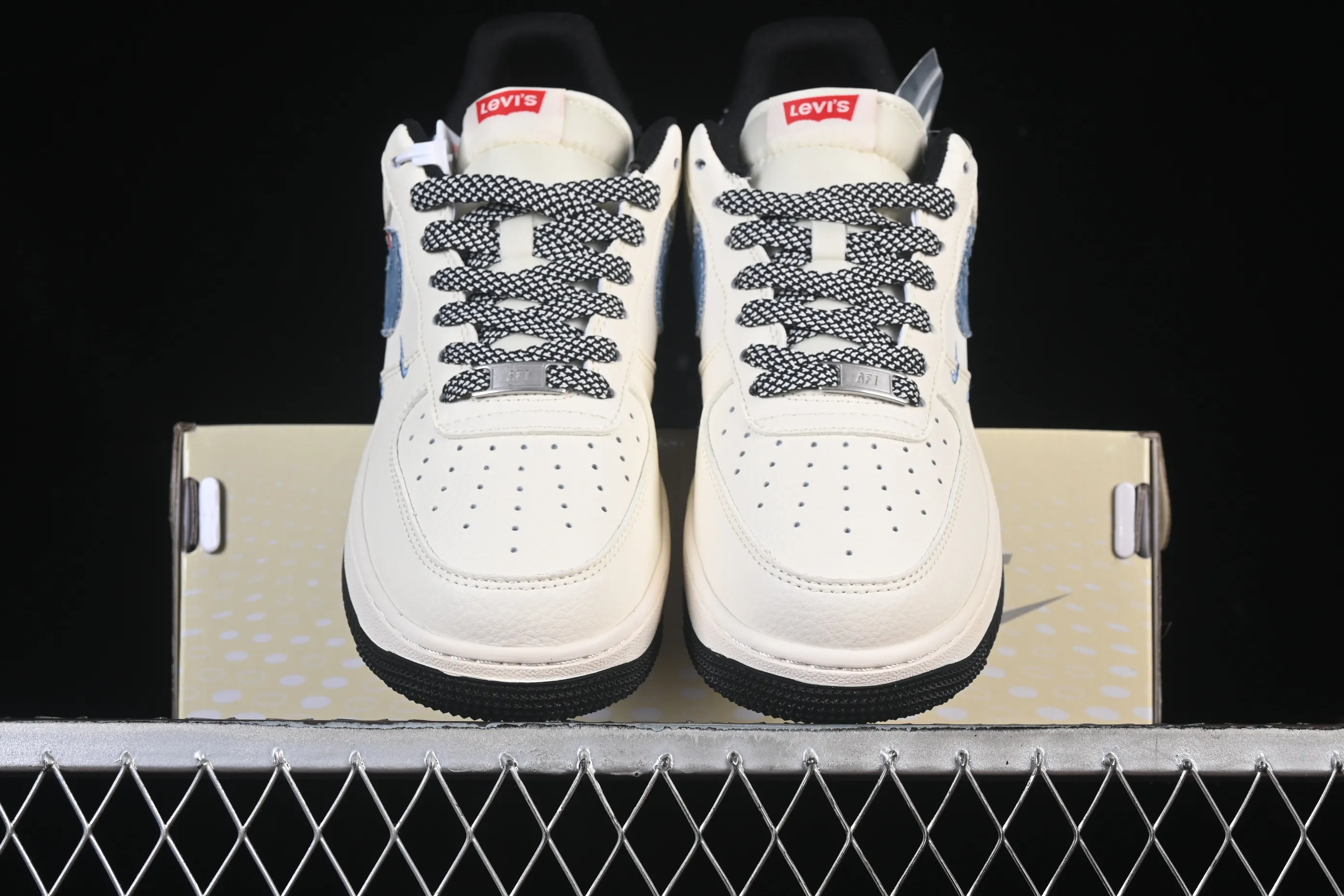 All categories Nk Air Force 1 Air Force series Nk Air Force 1 Low Air Force low-top Nike Air Force 1'07 Low Levi's co-branded beige blue denim four hooks Air Force 1 low-top casual sneakers QW5606-261